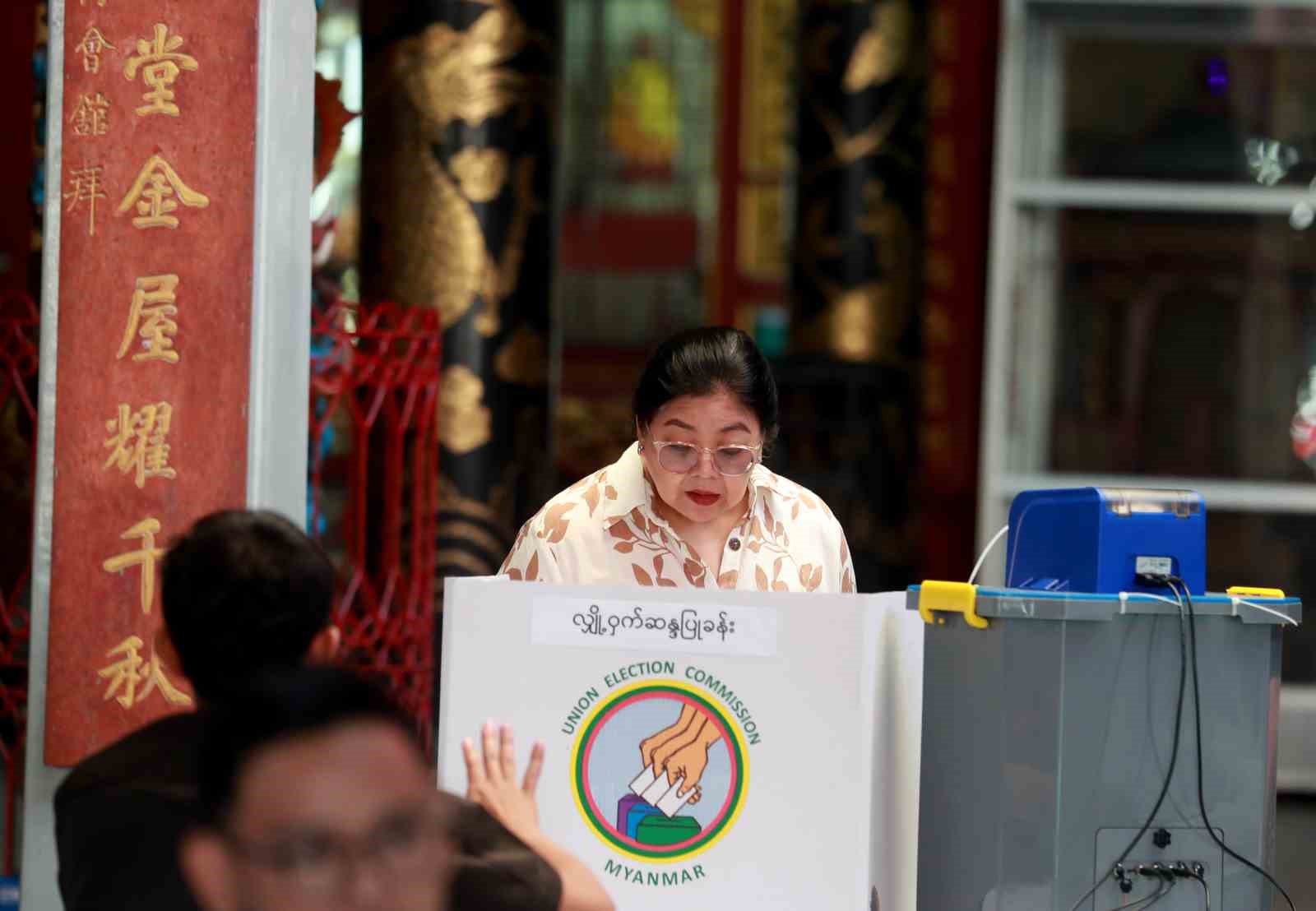 myanmarda halk parlamento seciminin ikinci turu icin sandik basinda 7 Fye3zchb