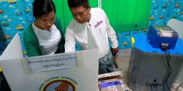myanmarda-halk-parlamento-seciminin-ikinci-turu-icin-sandik-basinda-CfvNGzrj.jpg