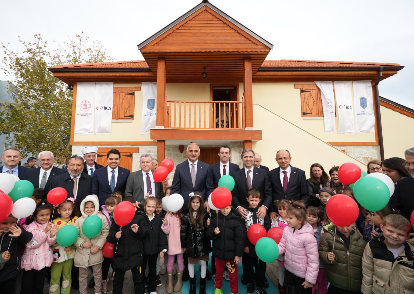 naim suleymanoglunun dogdugu ev restorasyon calismasinin ardindan acildi 10 ma71C4D7