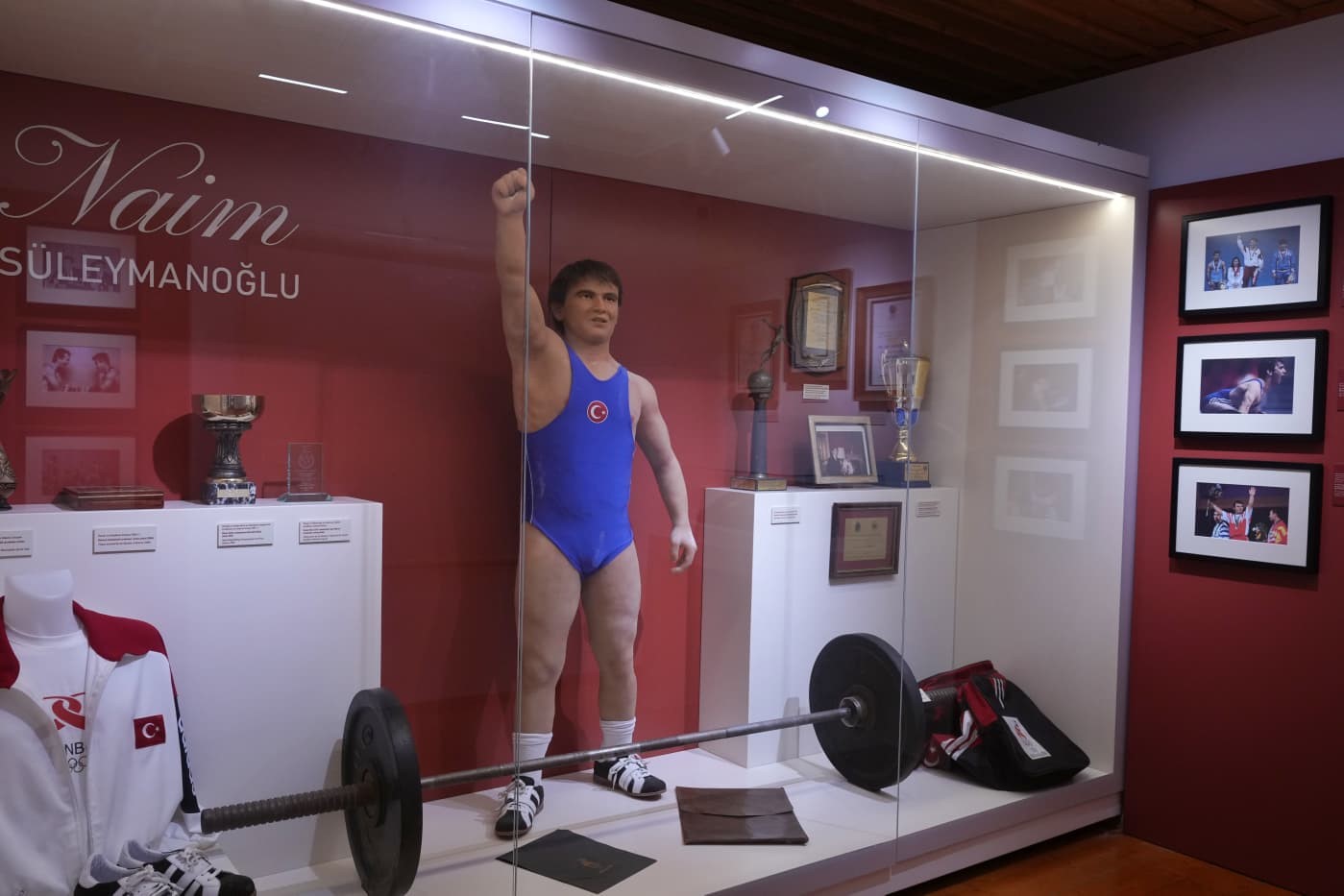 naim suleymanoglunun dogdugu ev restorasyon calismasinin ardindan acildi 7 h3S8w3Pe