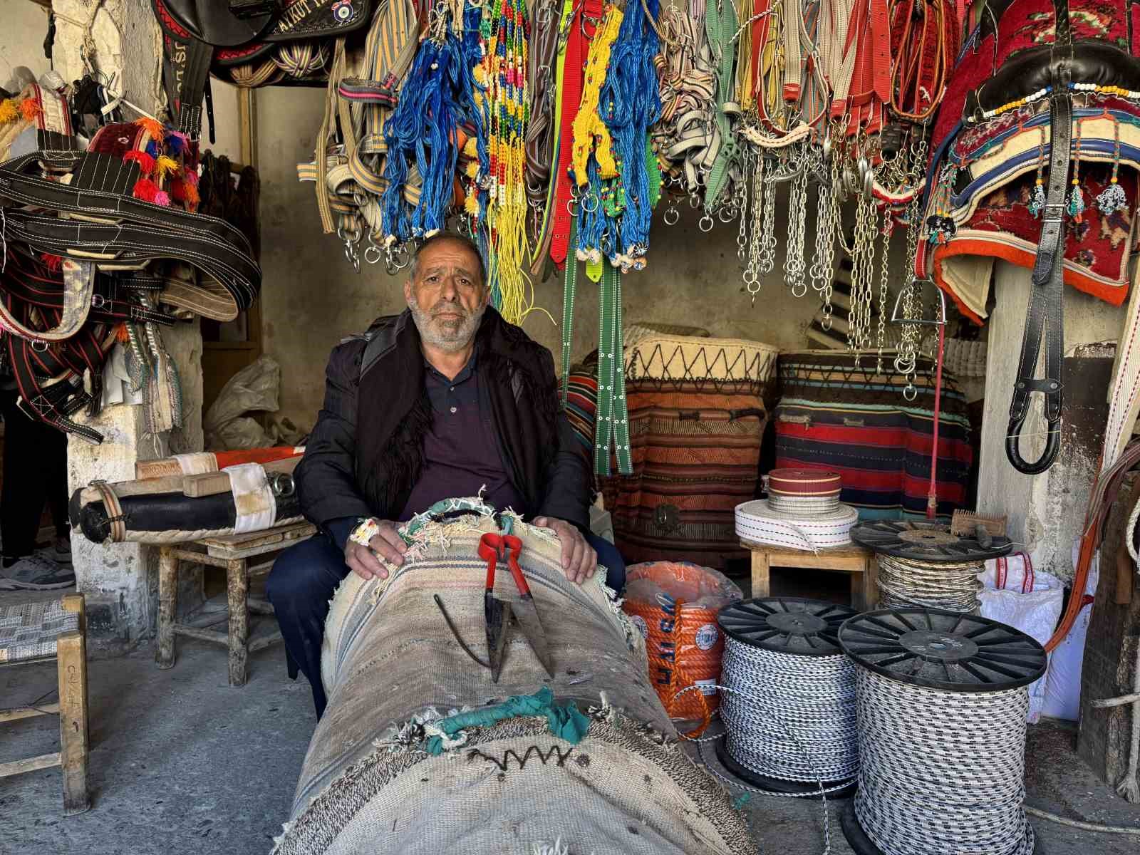 Nalbantlıkla geçen yarım asır: Diyarbakırlı 2 kardeş, 50 yıldır nalbantlık yapıyor 4 nalbantlikla gecen yarim asir diyarbakirli 2 kardes 50 yildir nalbantlik yapiyor 0 aWdr68yY