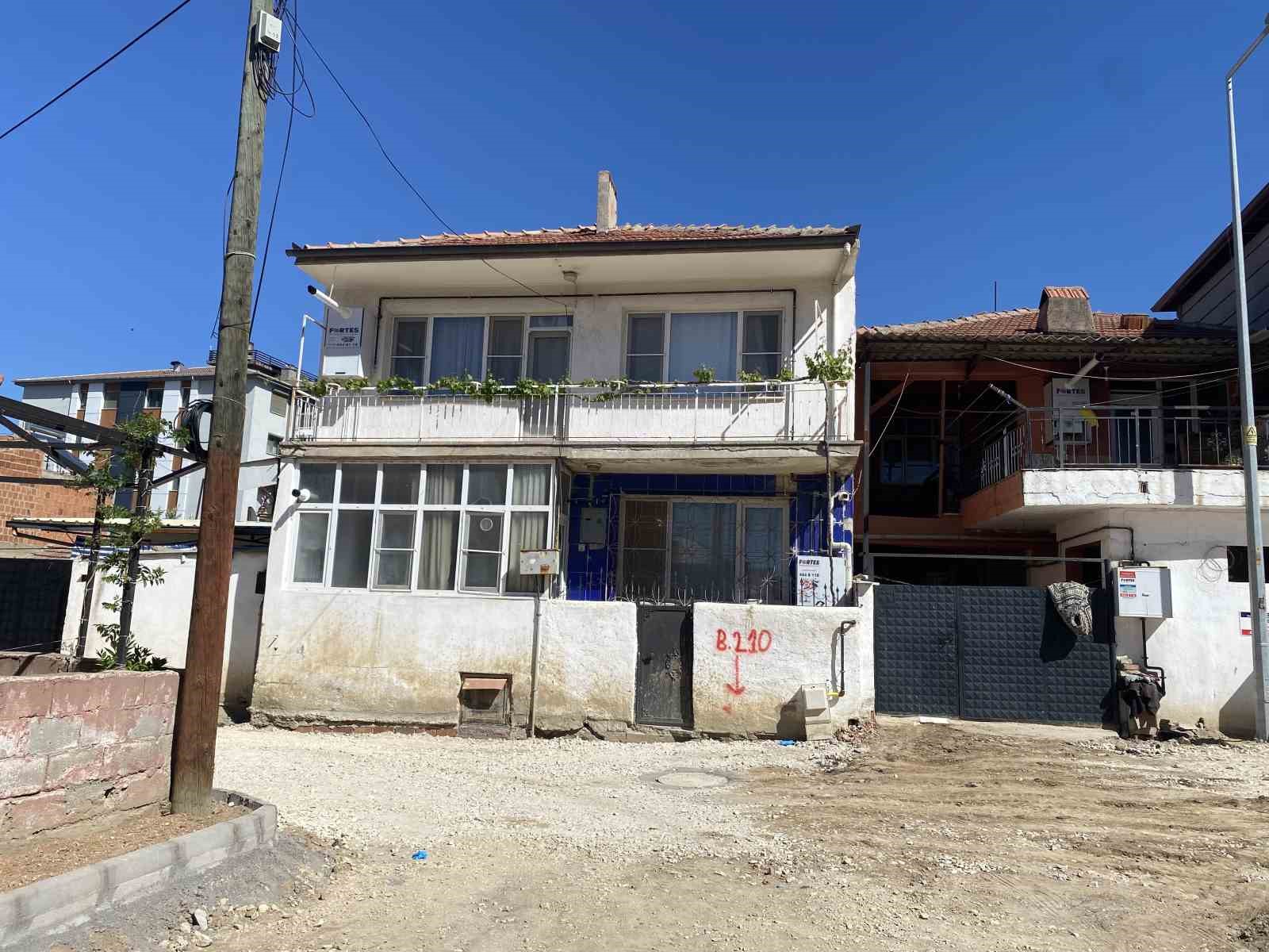 Namaz için uyandı, oğlunu banyoda ölü buldu 4 namaz icin uyandi oglunu banyoda olu buldu 0 eskV3iFn