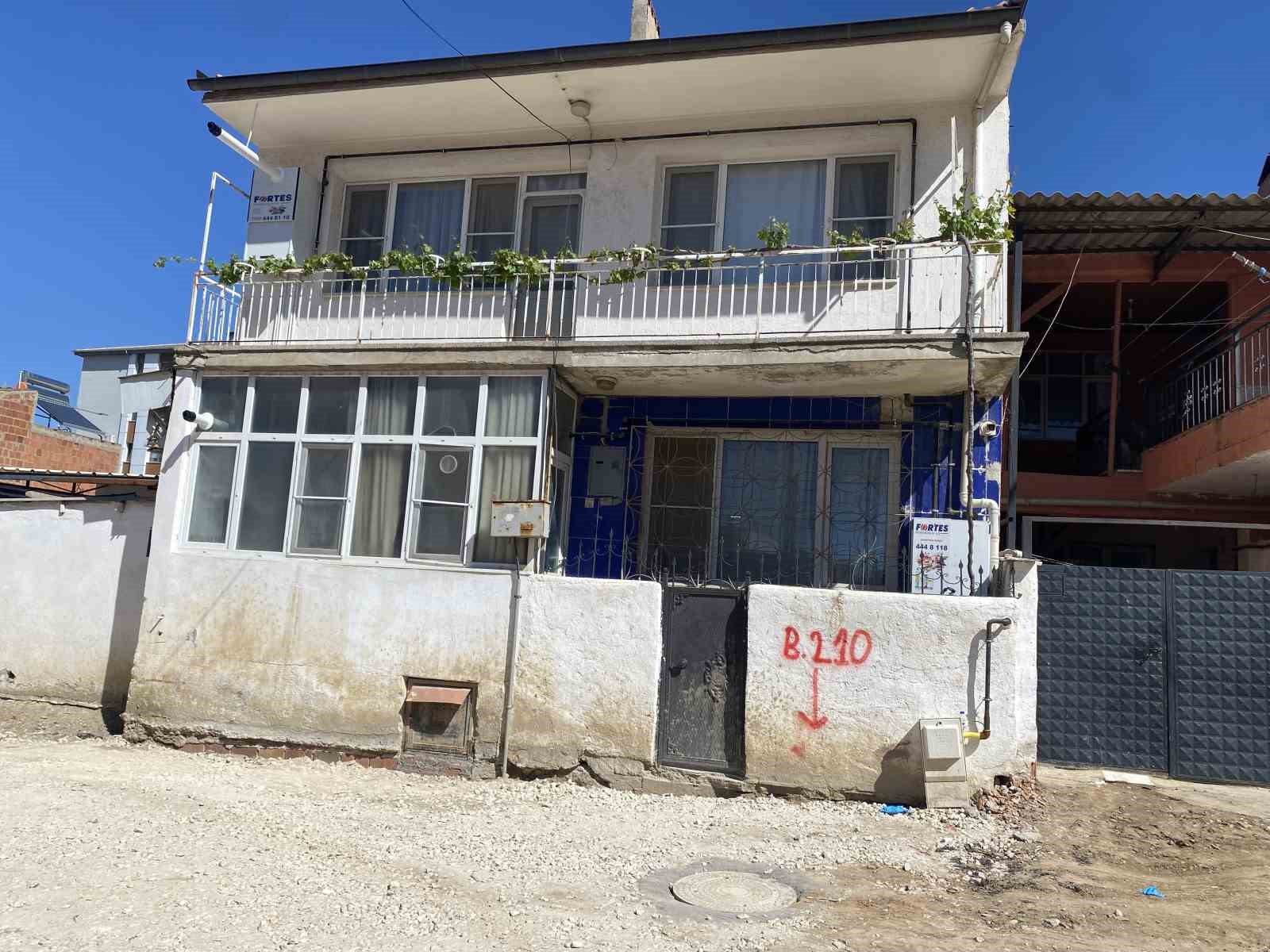 Namaz için uyandı, oğlunu banyoda ölü buldu 6 namaz icin uyandi oglunu banyoda olu buldu 2