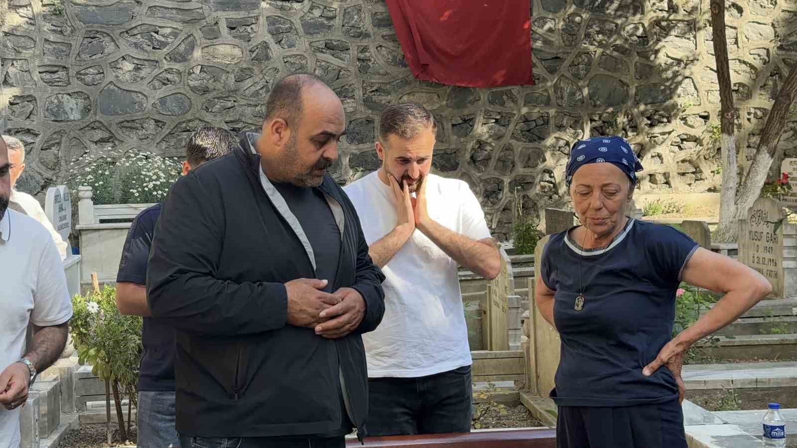 Narin Güran’ın babası ve ağabeyi Mattia Ahmet Minguzzi’nin kabrini ziyaret etti 5 narin guranin babasi ve agabeyi mattia ahmet minguzzinin kabrini ziyaret etti 1 3A6P3DhP
