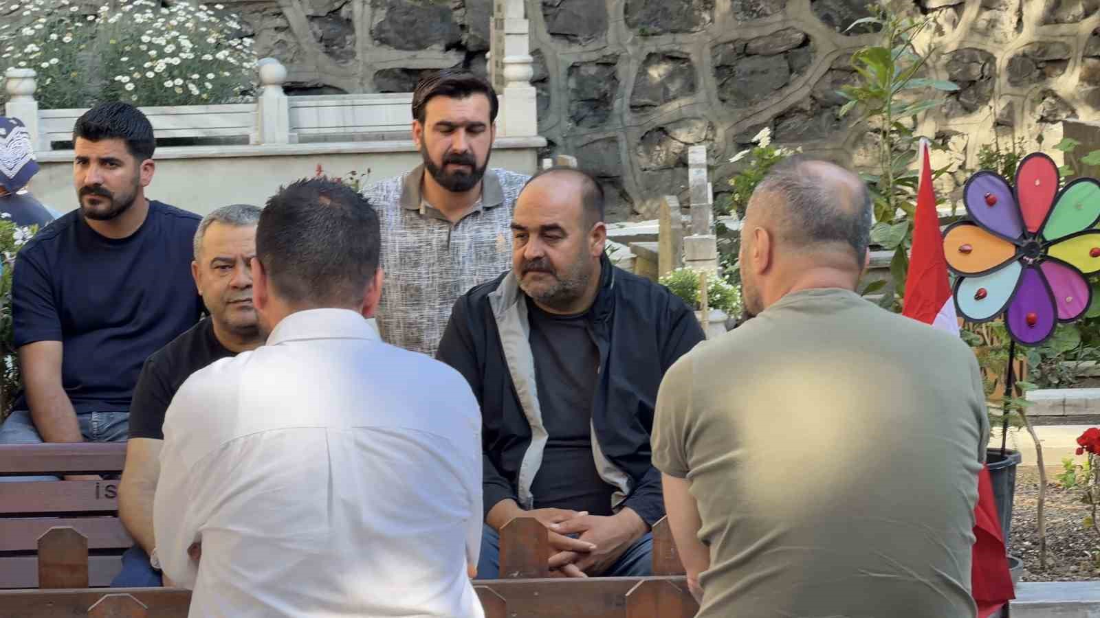Narin Güran’ın babası ve ağabeyi Mattia Ahmet Minguzzi’nin kabrini ziyaret etti 8 narin guranin babasi ve agabeyi mattia ahmet minguzzinin kabrini ziyaret etti 4 wSCipJJM