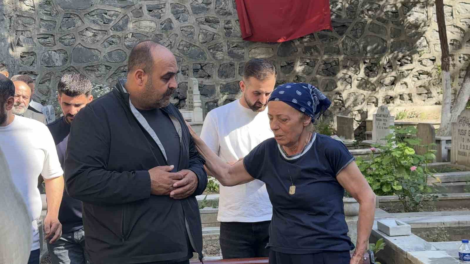 Narin Güran’ın babası ve ağabeyi Mattia Ahmet Minguzzi’nin kabrini ziyaret etti 10 narin guranin babasi ve agabeyi mattia ahmet minguzzinin kabrini ziyaret etti 6 P3eMuKQa