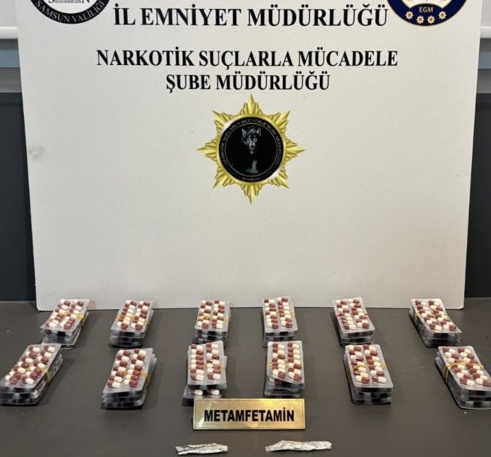 Narkotik operasyonunda 4 ilçede uyuşturucu madde ele geçirildi: 8 kişi yakalandı 4 narkotik operasyonunda 4 ilcede uyusturucu madde ele gecirildi 8 kisi yakalandi 0 tRaWrmfl