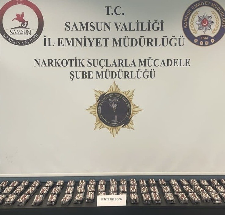 Narkotik operasyonunda 4 ilçede uyuşturucu madde ele geçirildi: 8 kişi yakalandı 5 narkotik operasyonunda 4 ilcede uyusturucu madde ele gecirildi 8 kisi yakalandi 1 TR6ZT1Or