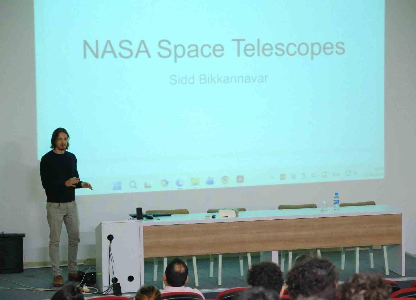 nasa bilim insani sidd bikkannavar ogrencileri ile bulustu 0 F2pd9JD7
