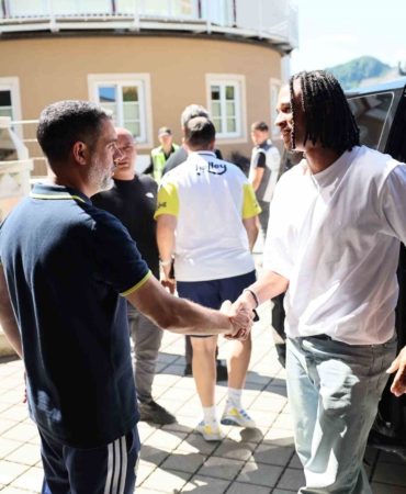 nathan-ake-kampa-katildi-lkgJQFag.jpg