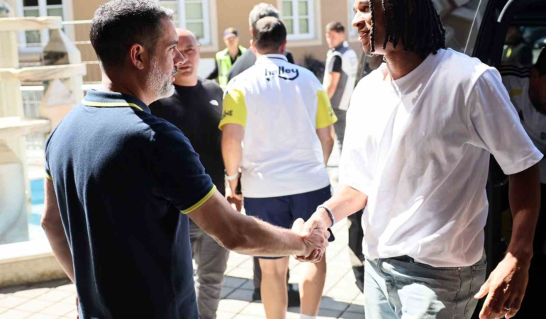 nathan-ake-kampa-katildi-lkgJQFag.jpg