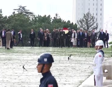 nato-heyetinden-anitkabire-ziyaret-OXjzxqih.jpg