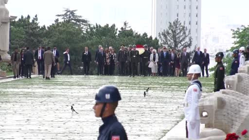 nato-heyetinden-anitkabire-ziyaret-OXjzxqih.jpg