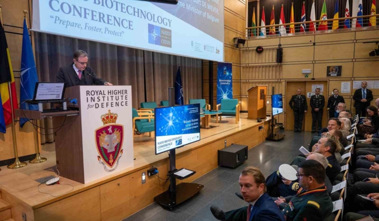 nato-ilk-biyoteknoloji-konferansini-gerceklestirdi-tarihi-bir-toplanti-ErfcHyqU.jpg