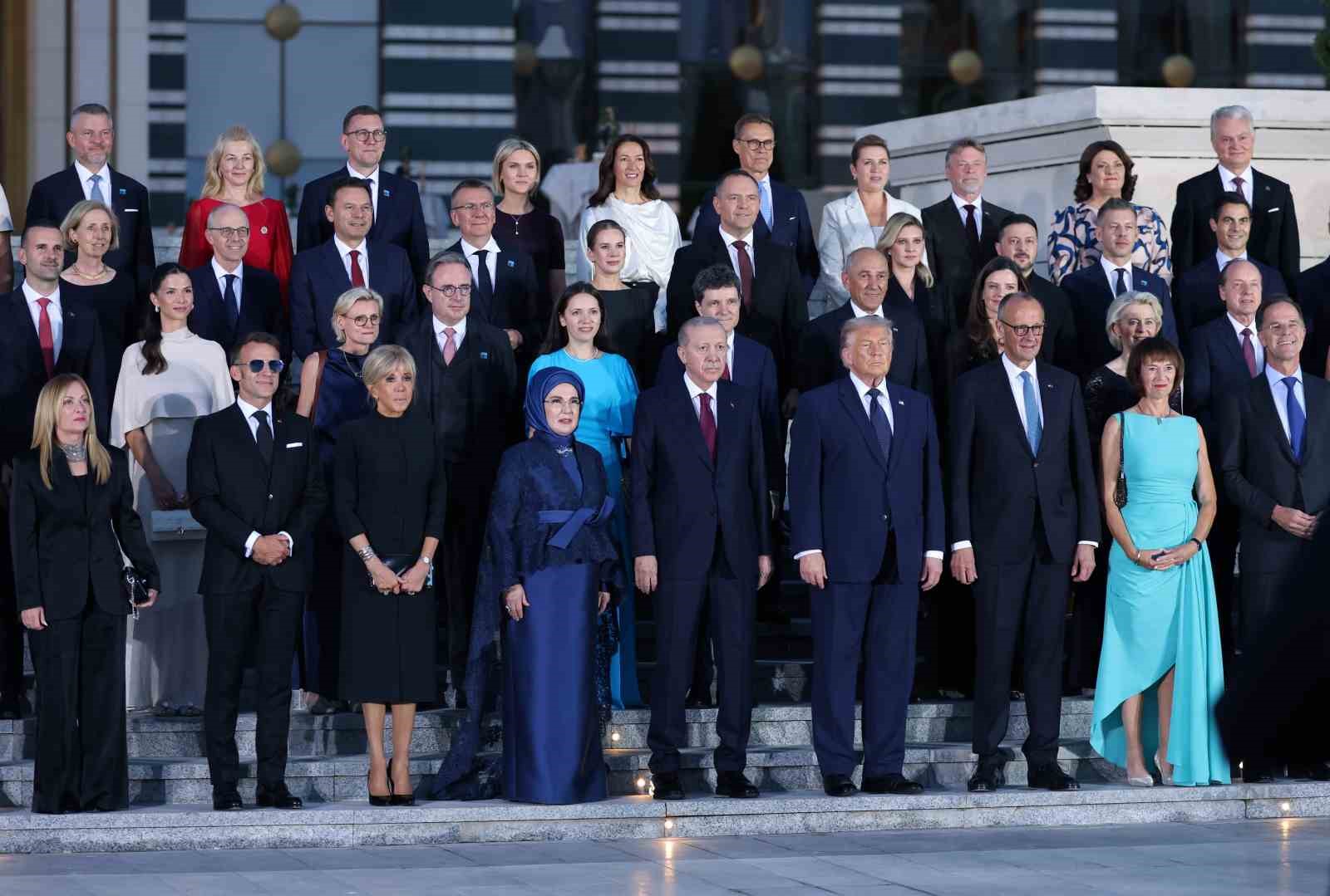 nato liderleri kulliyede aile fotografinda bulustu 3 9kt2jNAE