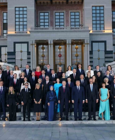nato-liderleri-kulliyede-aile-fotografinda-bulustu-FGqKNdxD.jpg