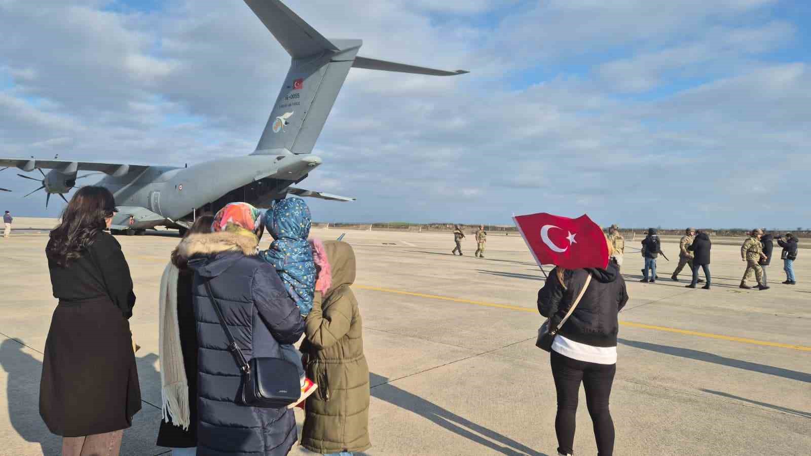 nato tatbikatindan donen mehmetcik corluda torenle karsilandi 13 Bg5SLIff
