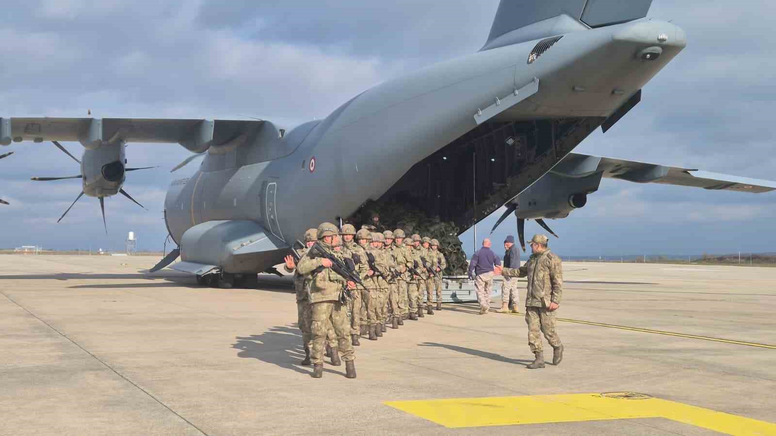 nato tatbikatindan donen mehmetcik corluda torenle karsilandi 5 d7ryBwFt
