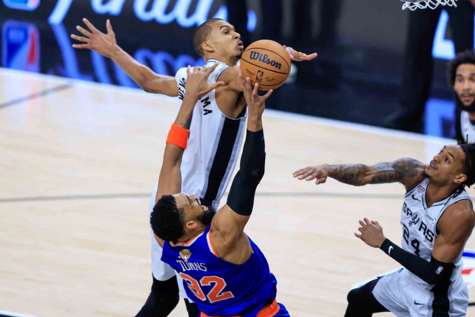 nbade sampiyon new york knicks 1 5riNAvNO