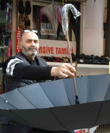 ne-tamir-ne-satis-kaldi-kocaelinin-son-semsiye-ustasi-ayakta-kalmaya-calisiyor-GhYTrgtM.jpg