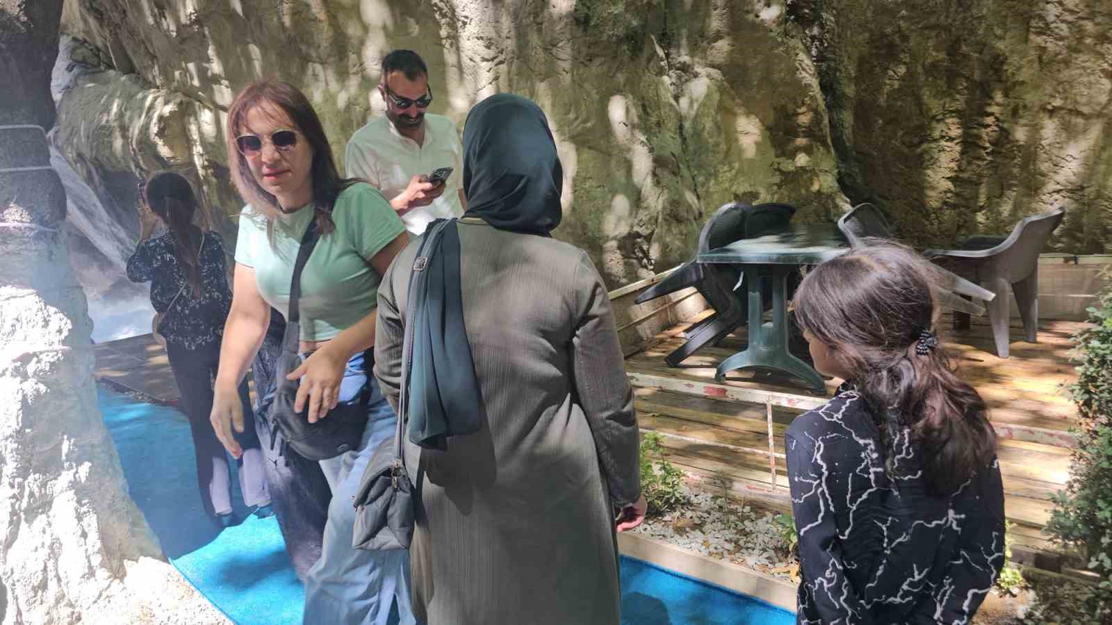 Nehri Şelalesi’ne yoğun ilgi 4 nehri selalesine yogun ilgi 0 5EnYVLj9