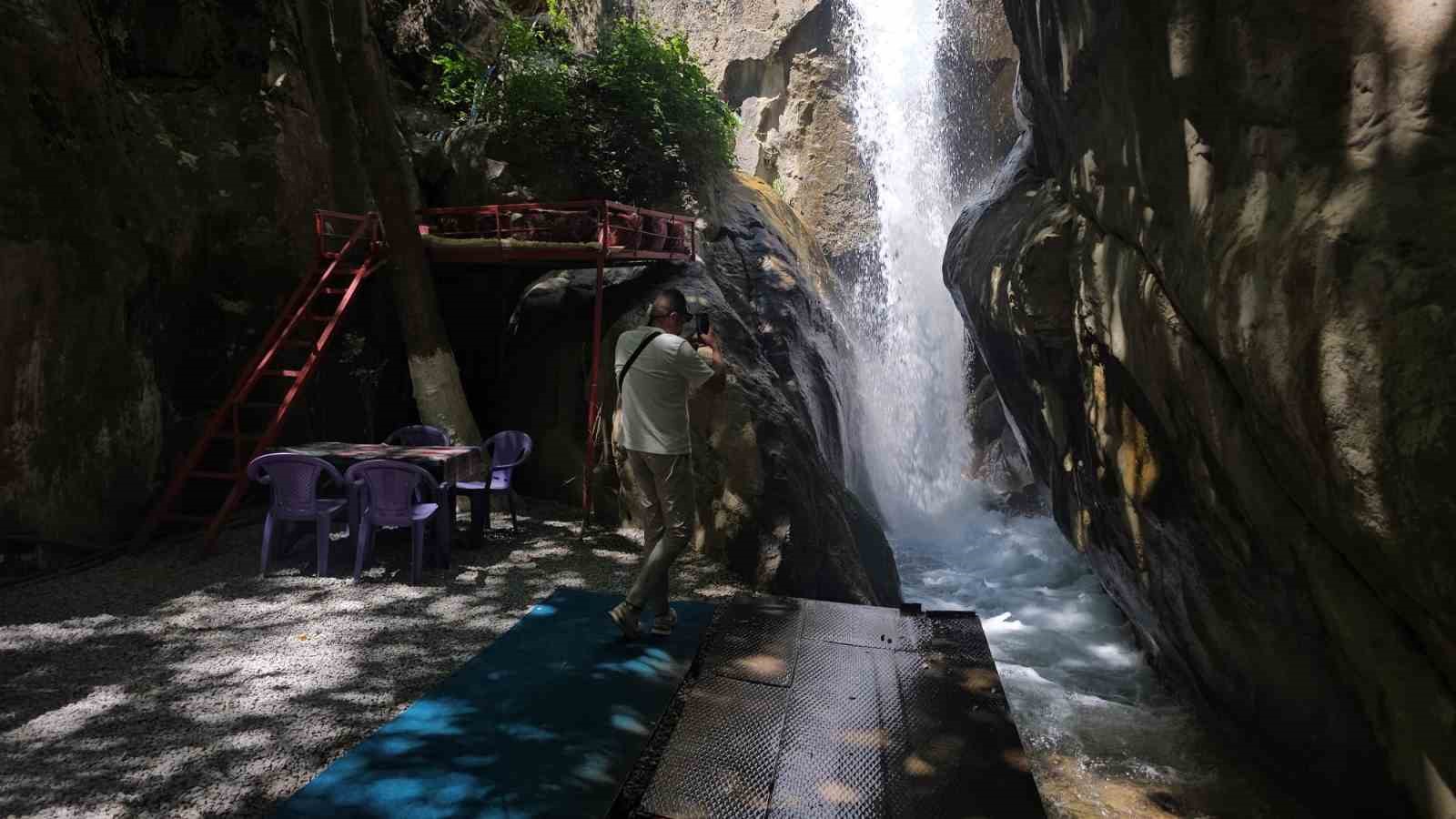Nehri Şelalesi’ne yoğun ilgi 5 nehri selalesine yogun ilgi 1 mhykU5aJ