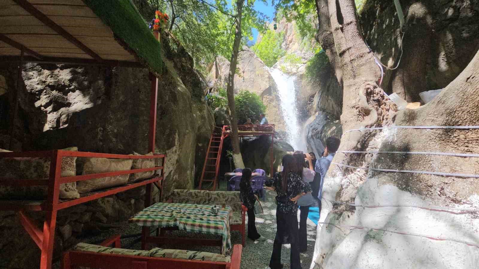 Nehri Şelalesi’ne yoğun ilgi 9 nehri selalesine yogun ilgi 5 A4CQ1352