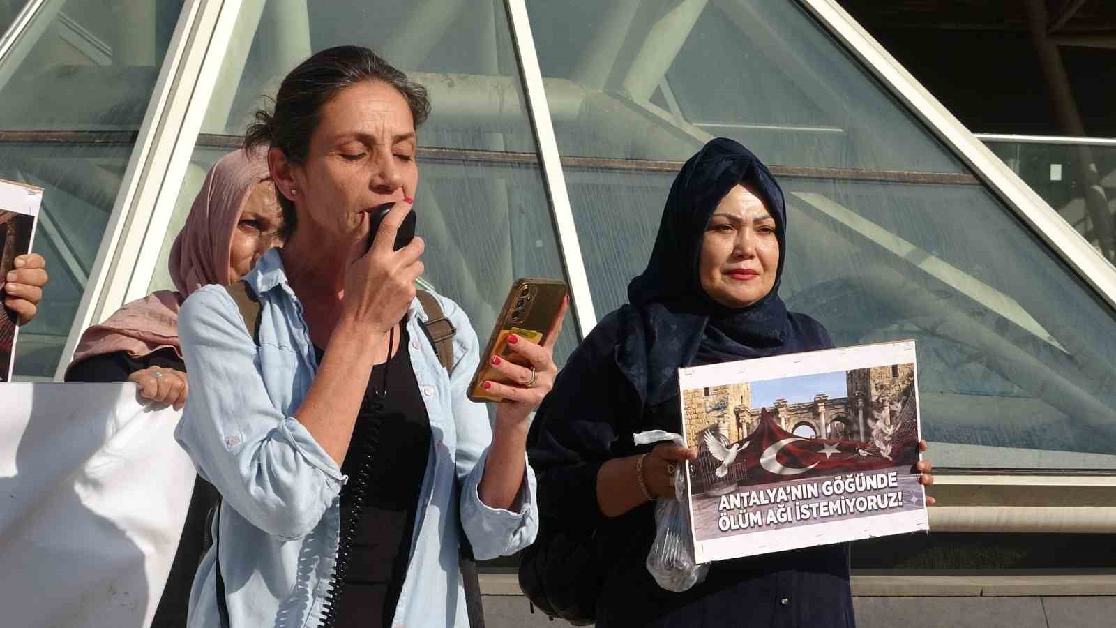 nekropolde guvercinleri olume goturen dikenli tel ve ag sistemi 5 LrgDDqOp