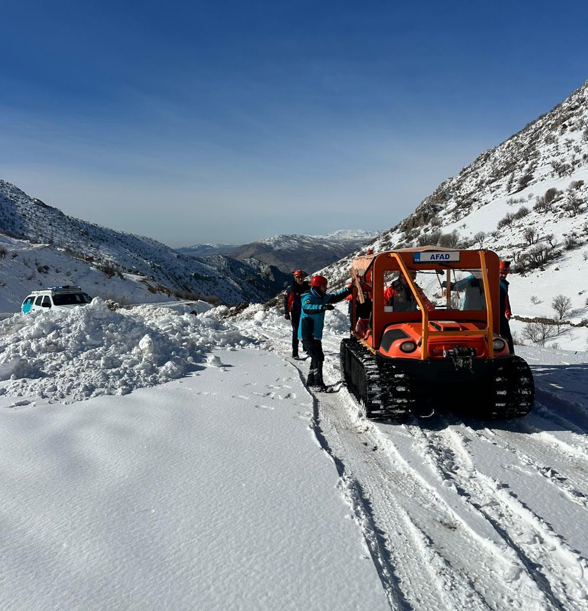 nemrut dagi eteklerinde hasta kurtarma operasyonu 3 giIverZW