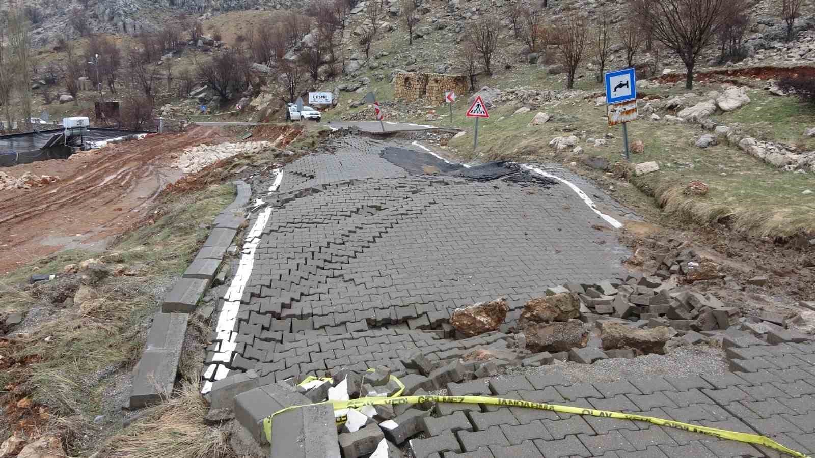 nemrut dagi yolunda heyelan meydana geldi 3 fms9tAdT
