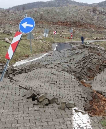 nemrut-dagi-yolunda-heyelan-meydana-geldi-E9yQRTpt.jpg