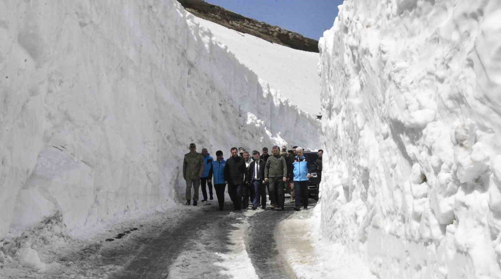Nemrut Kalderası’nda kar esareti bitti: 10 metrelik kar duvarları aşıldı 4 nemrut kalderasinda kar esareti bitti 10 metrelik kar duvarlari asildi 0 pEu9HUFQ
