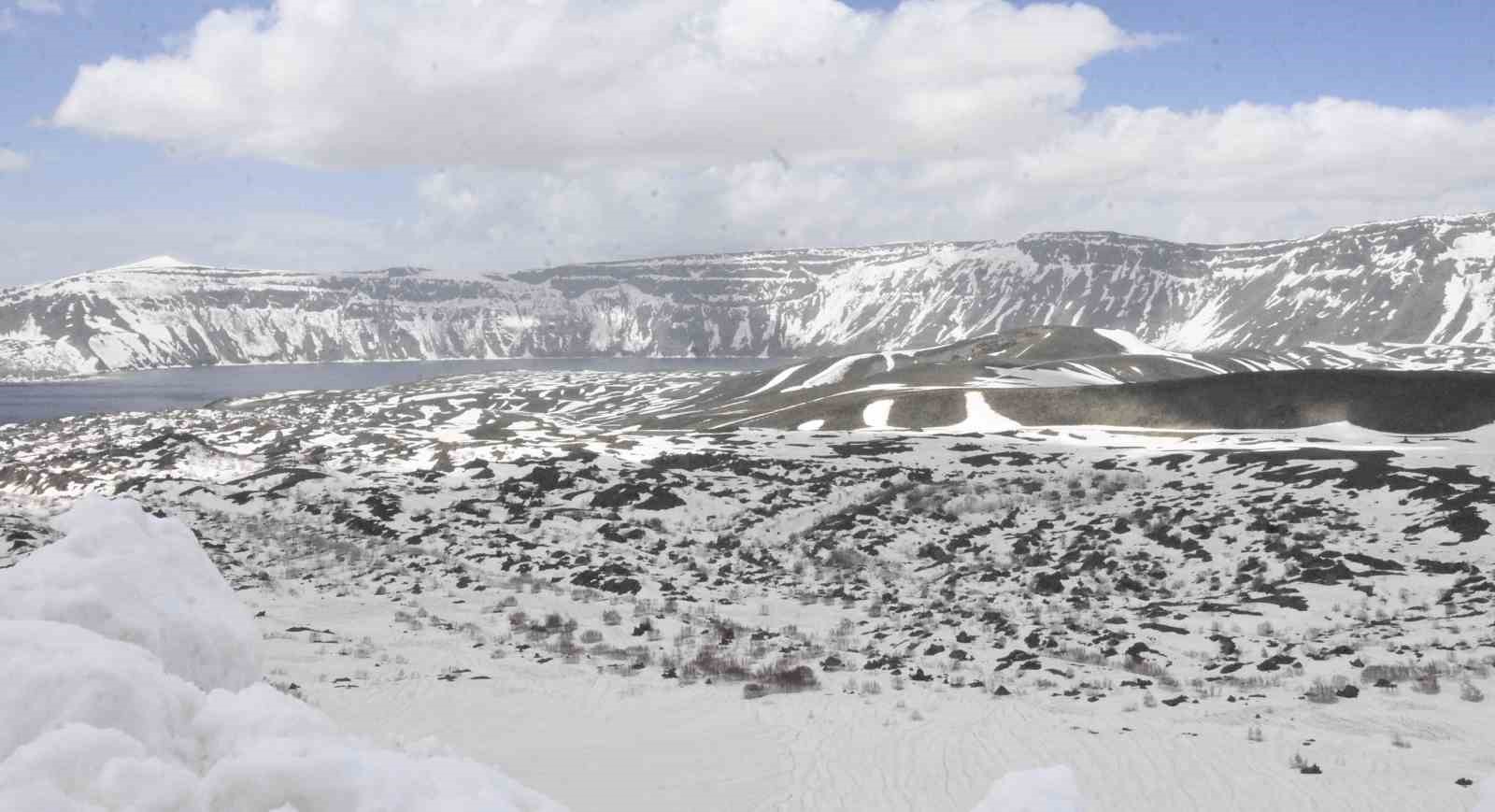 Nemrut Kalderası’nda kar esareti bitti: 10 metrelik kar duvarları aşıldı 5 nemrut kalderasinda kar esareti bitti 10 metrelik kar duvarlari asildi 1 QIiD3zfE