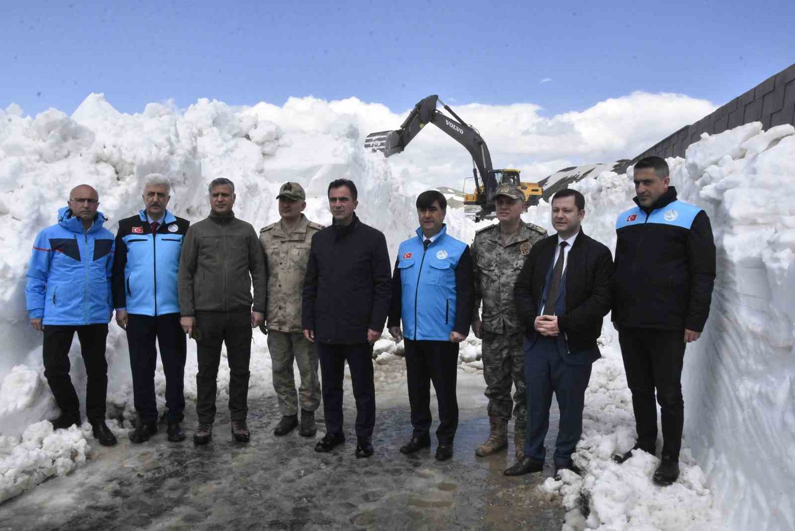 Nemrut Kalderası’nda kar esareti bitti: 10 metrelik kar duvarları aşıldı 7 nemrut kalderasinda kar esareti bitti 10 metrelik kar duvarlari asildi 3 R32akABb