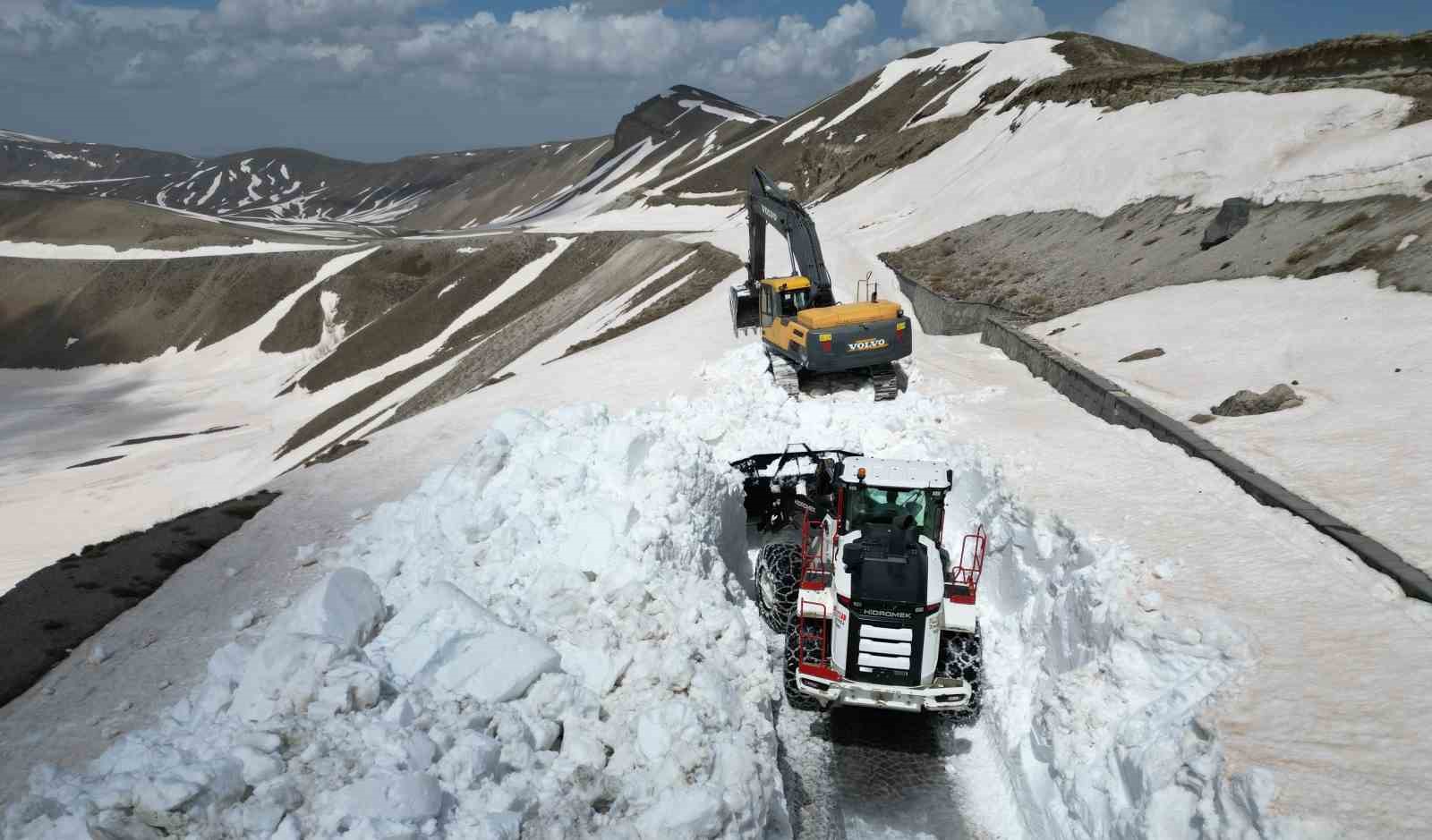 Nemrut Kalderası’nda kar esareti bitti: 10 metrelik kar duvarları aşıldı 10 nemrut kalderasinda kar esareti bitti 10 metrelik kar duvarlari asildi 6 6uwP8Zht