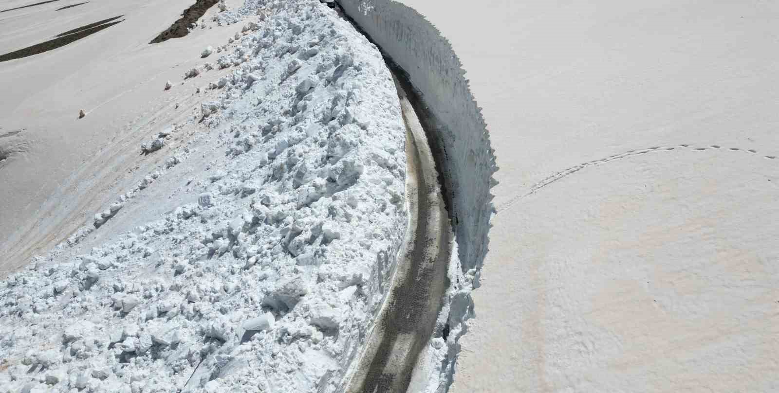 Nemrut Kalderası’nda kar esareti bitti: 10 metrelik kar duvarları aşıldı 13 nemrut kalderasinda kar esareti bitti 10 metrelik kar duvarlari asildi 9 3SsWtXmG