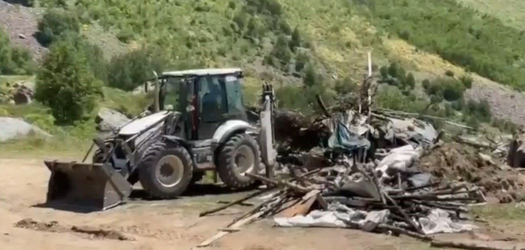 nemrut kalderasindaki kacak yapilar yikildi 2 XpjPslHZ