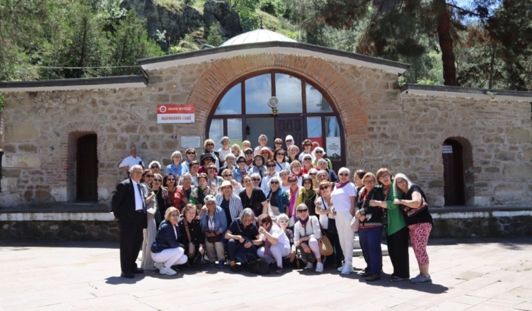 nenehatun-mezunlari-yarim-asir-sonra-dunyanin-merkezi-corumda-bulustu-v8DY5vjV.jpg