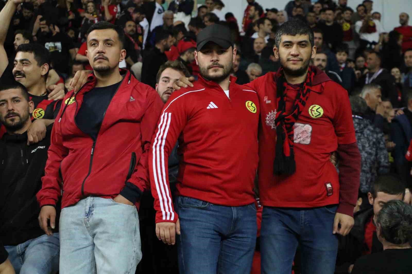 Nesine 3. Lig: Eskişehirspor: 0 - Ayvalıkgücü Belediyespor: 0 22 nesine 3 lig eskisehirspor 0 ayvalikgucu belediyespor 0 18 USkS6Uty