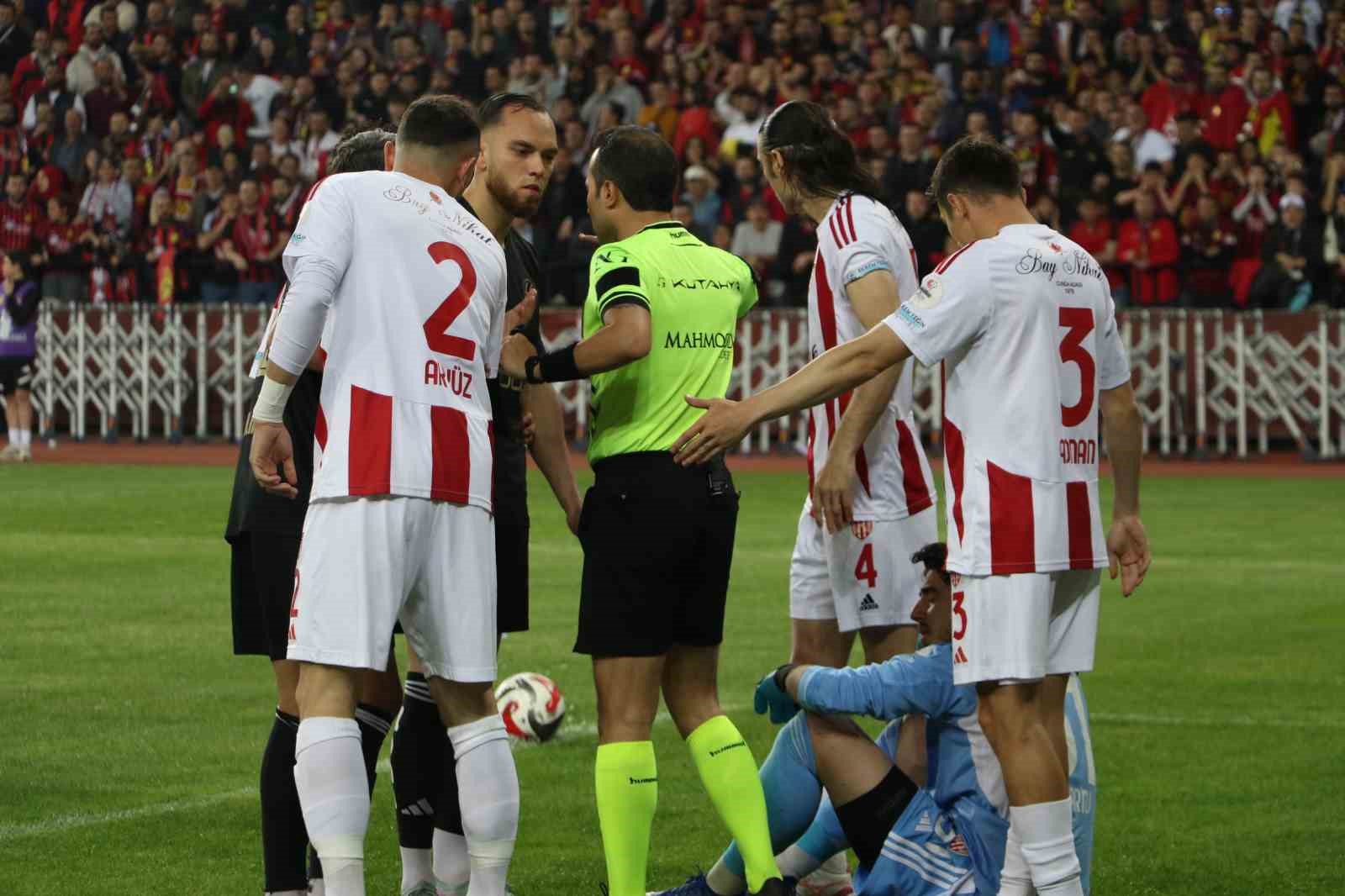 Nesine 3. Lig: Eskişehirspor: 0 - Ayvalıkgücü Belediyespor: 0 7 nesine 3 lig eskisehirspor 0 ayvalikgucu belediyespor 0 3 ifJmp1Mi