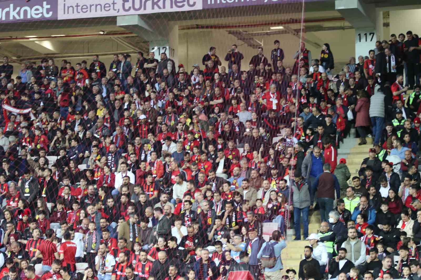Nesine 3. Lig: Eskişehirspor: 0 - Ayvalıkgücü Belediyespor: 0 12 nesine 3 lig eskisehirspor 0 ayvalikgucu belediyespor 0 8 VsZtf36O