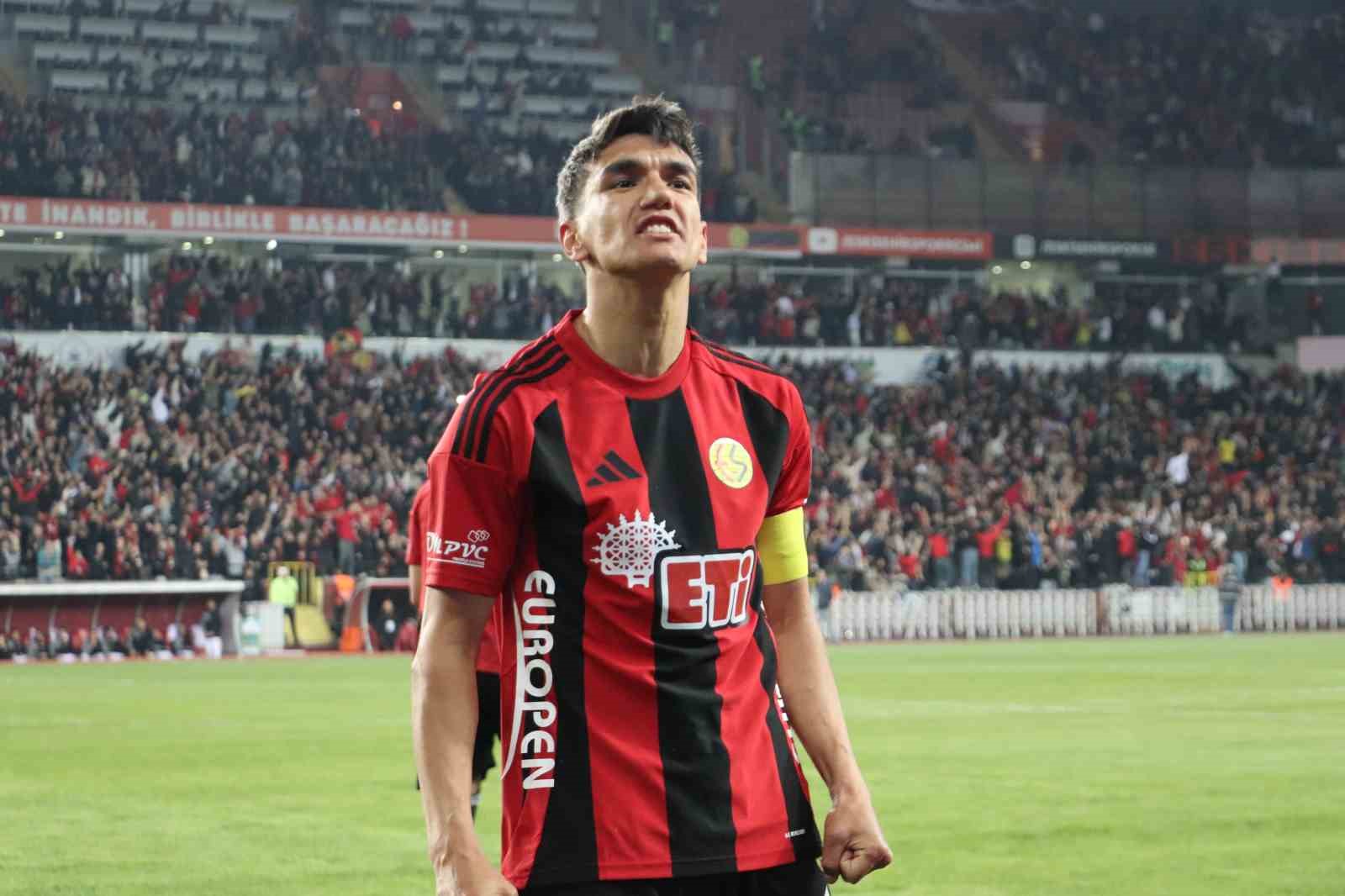 Nesine 3. Lig: Eskişehirspor: 3 - Balıkesirspor: 0 4 nesine 3 lig eskisehirspor 3 balikesirspor 0 0