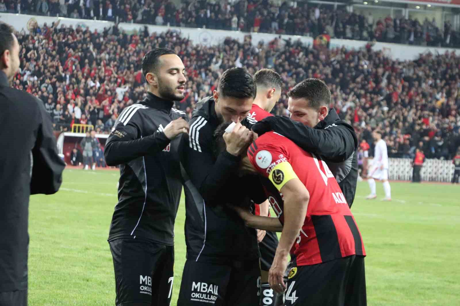 Nesine 3. Lig: Eskişehirspor: 3 - Balıkesirspor: 0 14 nesine 3 lig eskisehirspor 3 balikesirspor 0 10 saARUn6m