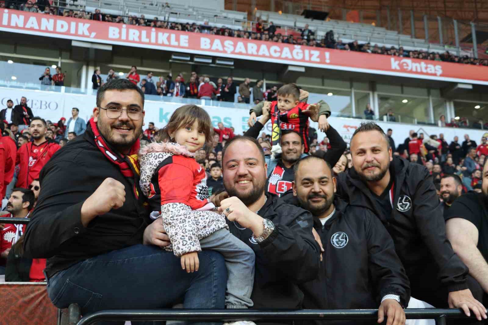 Nesine 3. Lig: Eskişehirspor: 3 - Balıkesirspor: 0 7 nesine 3 lig eskisehirspor 3 balikesirspor 0 3 l1iPva62