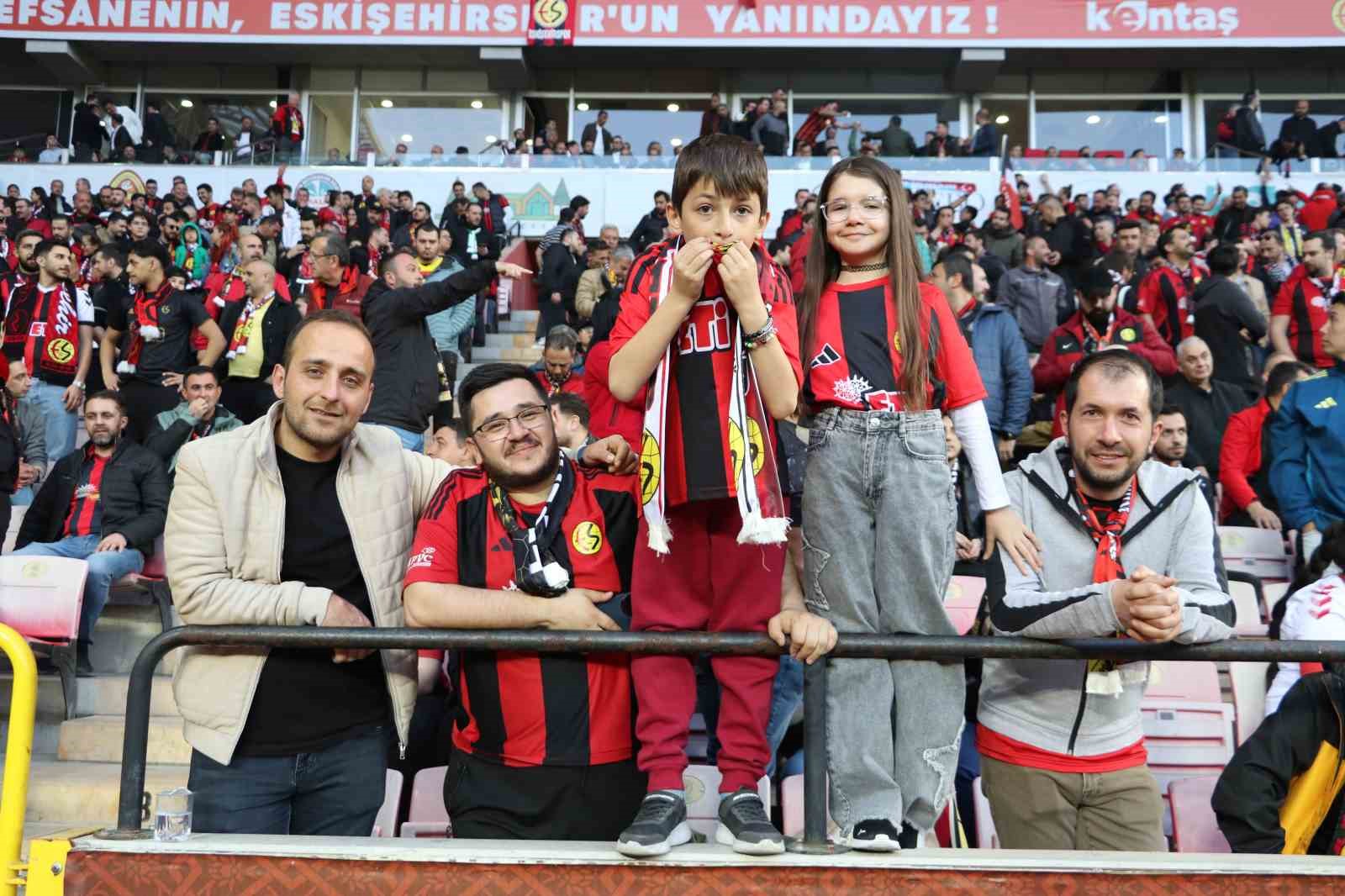 Nesine 3. Lig: Eskişehirspor: 3 - Balıkesirspor: 0 8 nesine 3 lig eskisehirspor 3 balikesirspor 0 4 NhCpLOOj