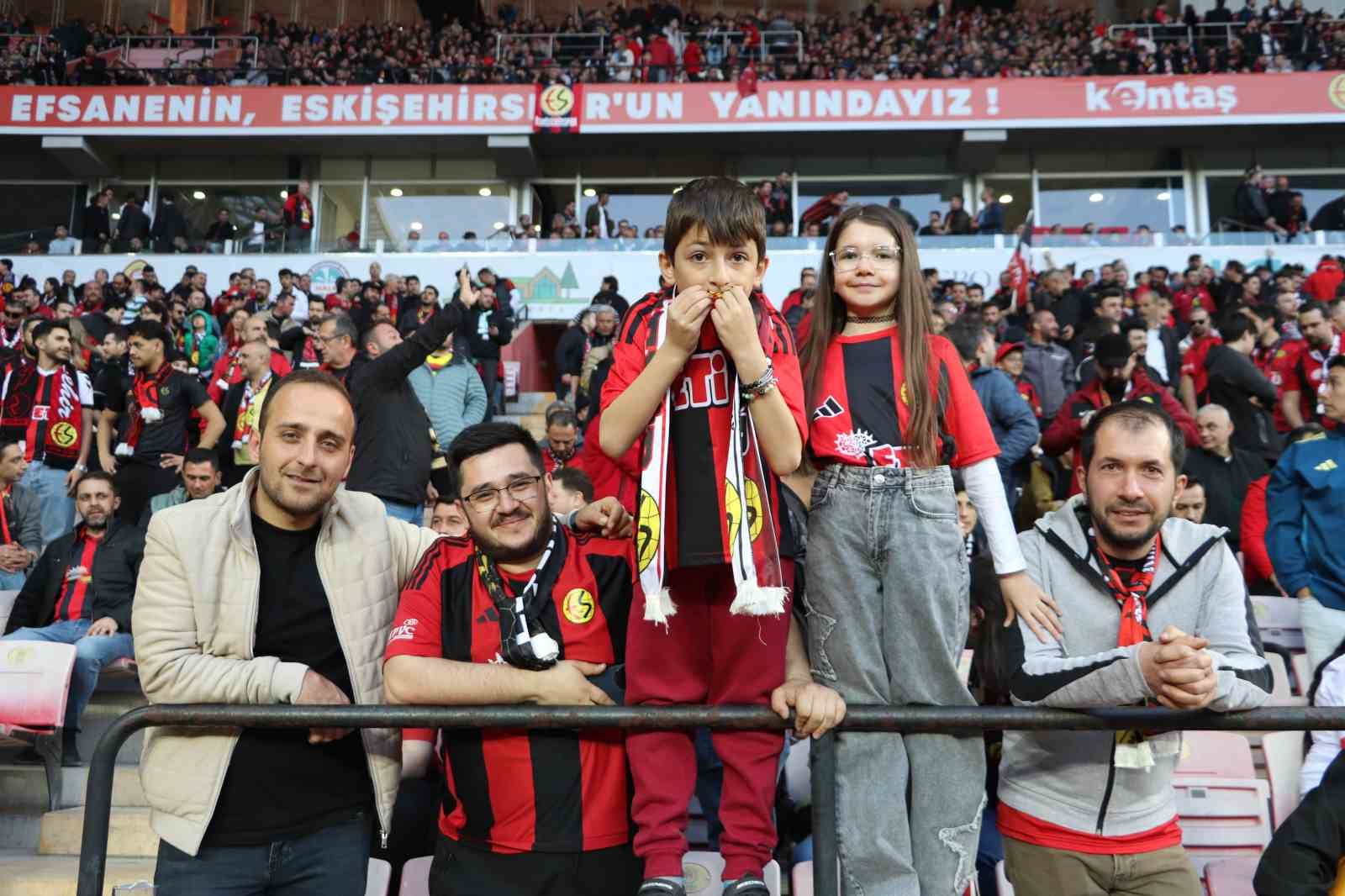Nesine 3. Lig: Eskişehirspor: 3 - Balıkesirspor: 0 9 nesine 3 lig eskisehirspor 3 balikesirspor 0 5 5FBT2CRp