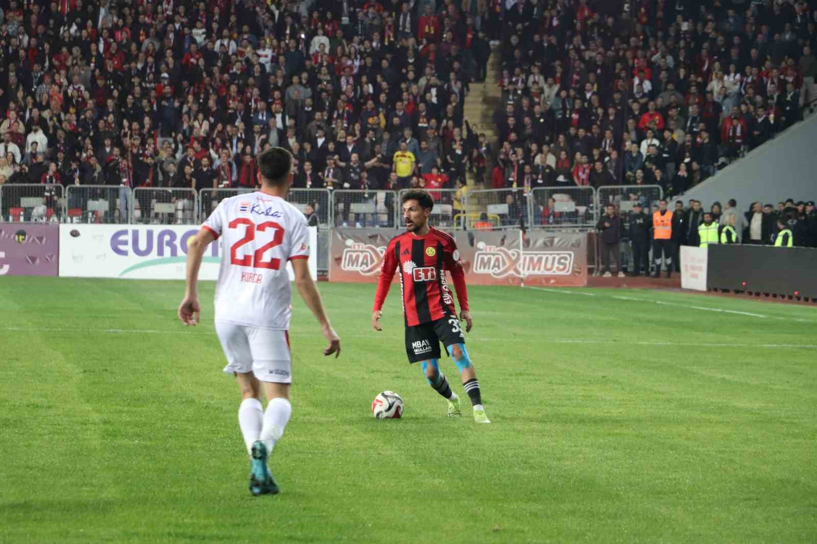 Nesine 3. Lig: Eskişehirspor: 3 - Balıkesirspor: 0 13 nesine 3 lig eskisehirspor 3 balikesirspor 0 9 crgfUugS