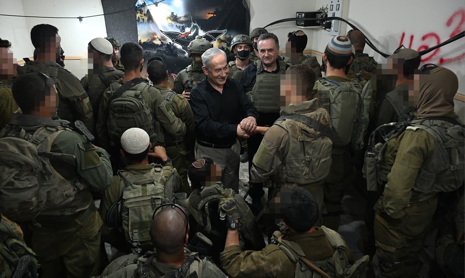 netanyahu lubnanin guneyindeki israil askerleriyle bir araya geldi 1 naOpyTJv