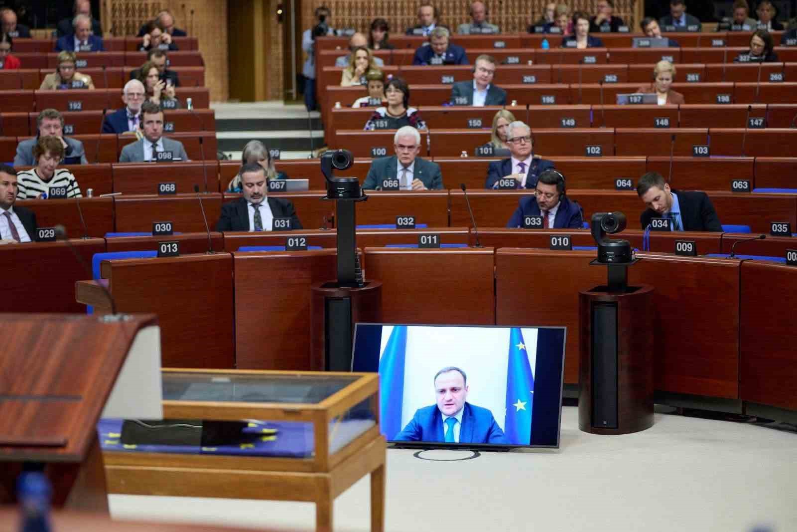 nevsehir belediye baskani ari hep birlikte ayaga kalkip one minute demeliyiz 1 aHjpTkJC