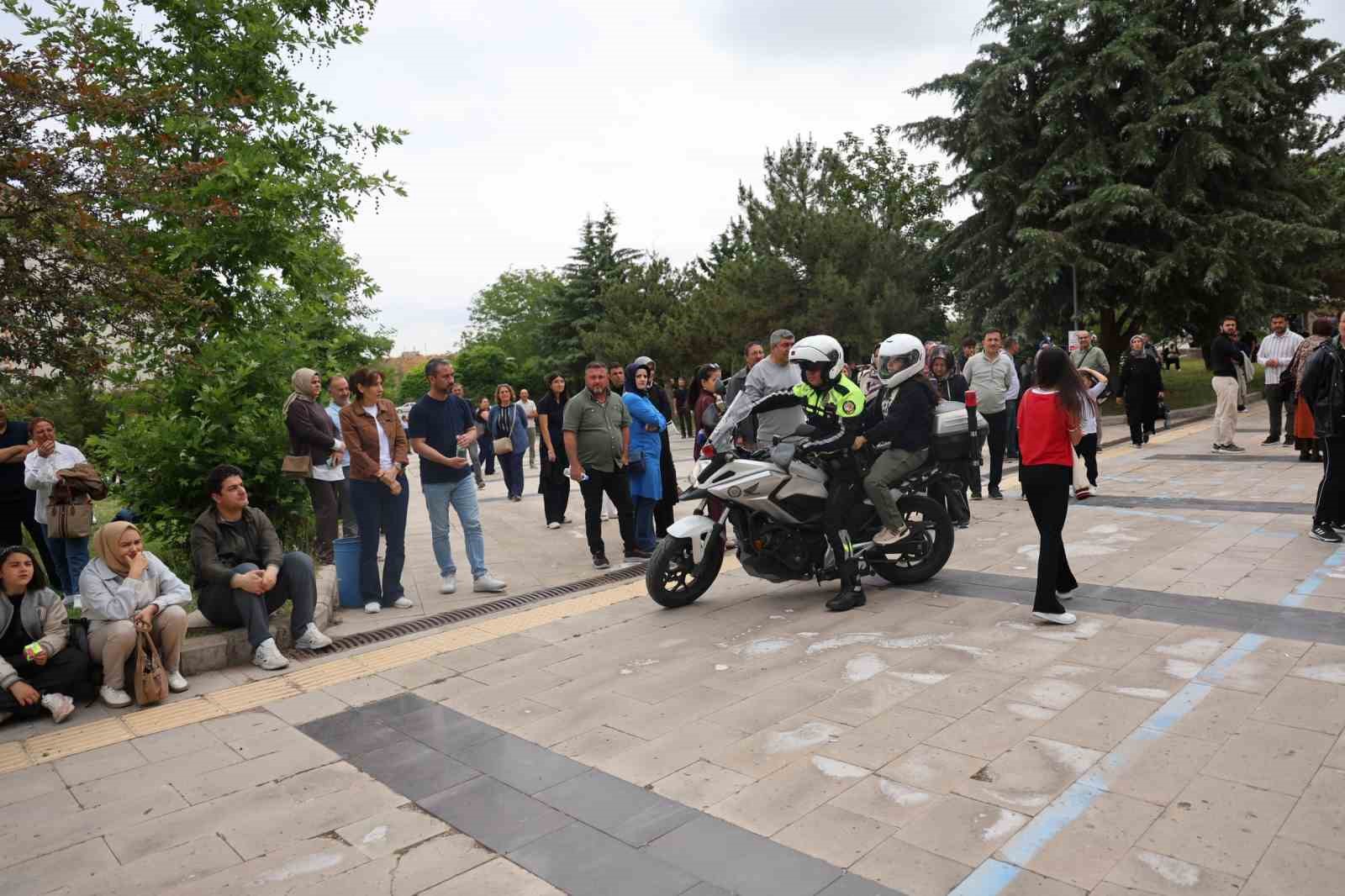 Nevşehir Emniyeti YKS’de 11 öğrencinin yardımına koştu 7 nevsehir emniyeti yksde 11 ogrencinin yardimina kostu 3 T2nQcuzY